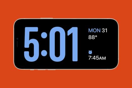 1692303876 StandBy transforme votre iPhone en horloge de chevet iOS 17