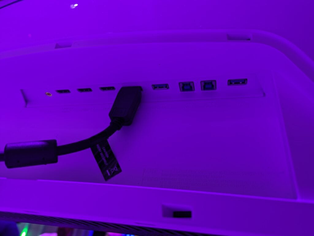 Ports Samsung Odyssey Neo G9 57 pouces
