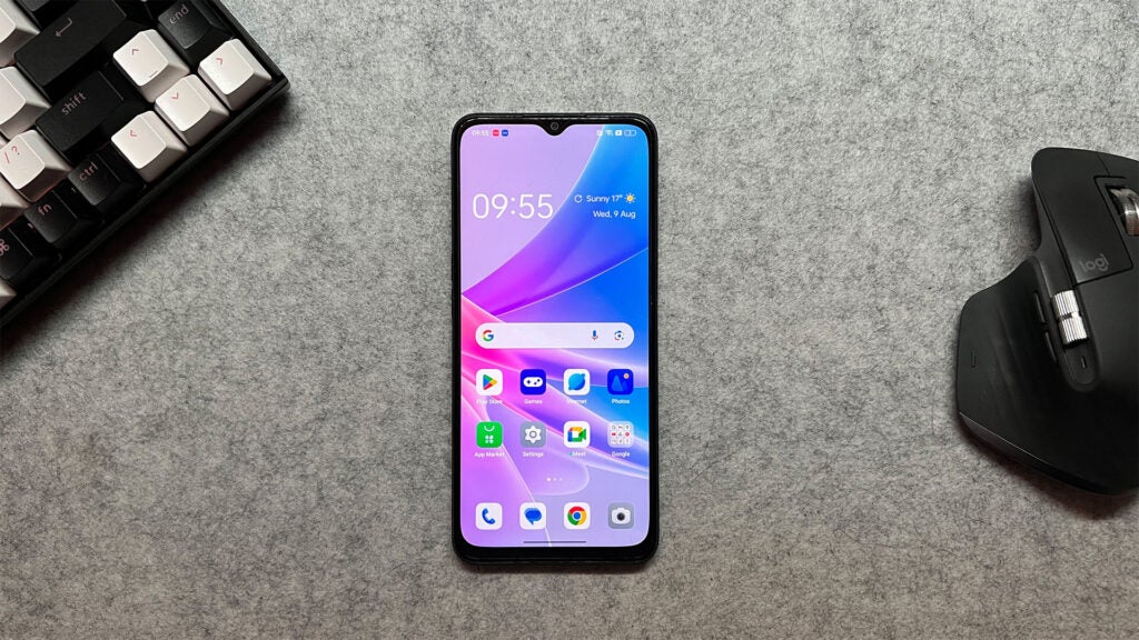 Oppo A78 5G sur un bureau