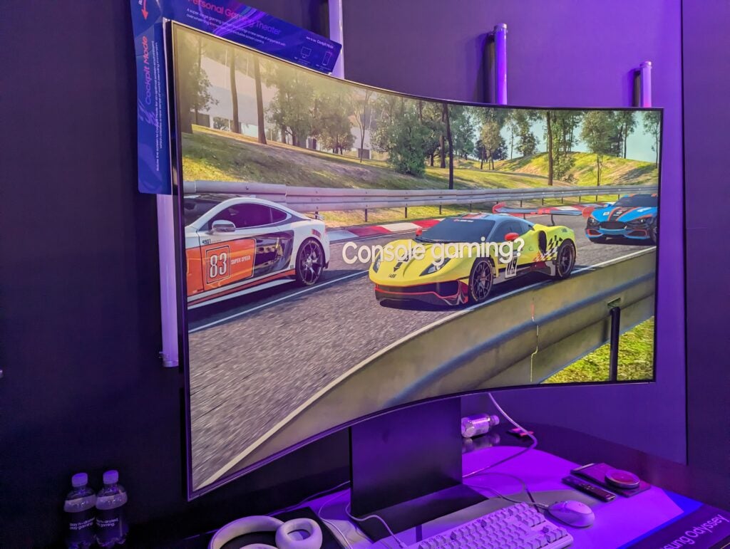 Samsung Odyssey Ark (2023) vu sous un angle