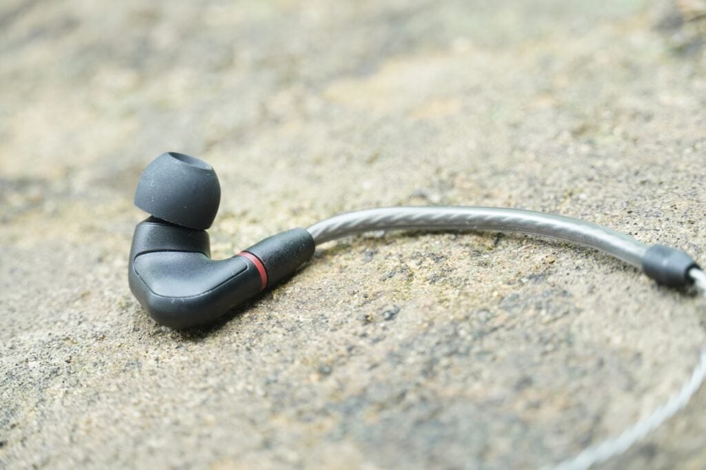 Conception de contour d'oreille Sennheiser IE 200