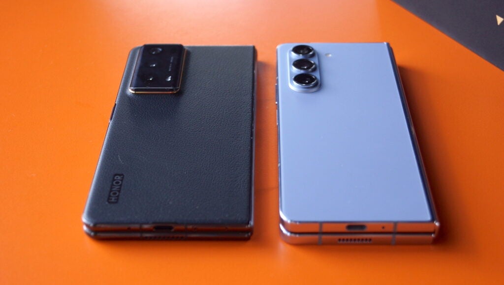Arrière du Honor Magic V2 et du Samsung Galaxy Z Fold 5