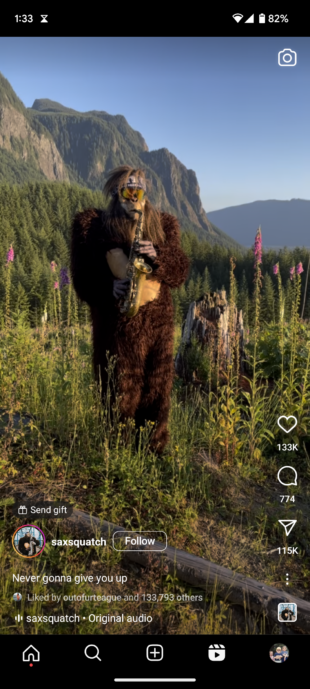 enregistrez la bobine de Sasquatch jouant du saxophone en cliquant sur trois points dans le coin inférieur droit