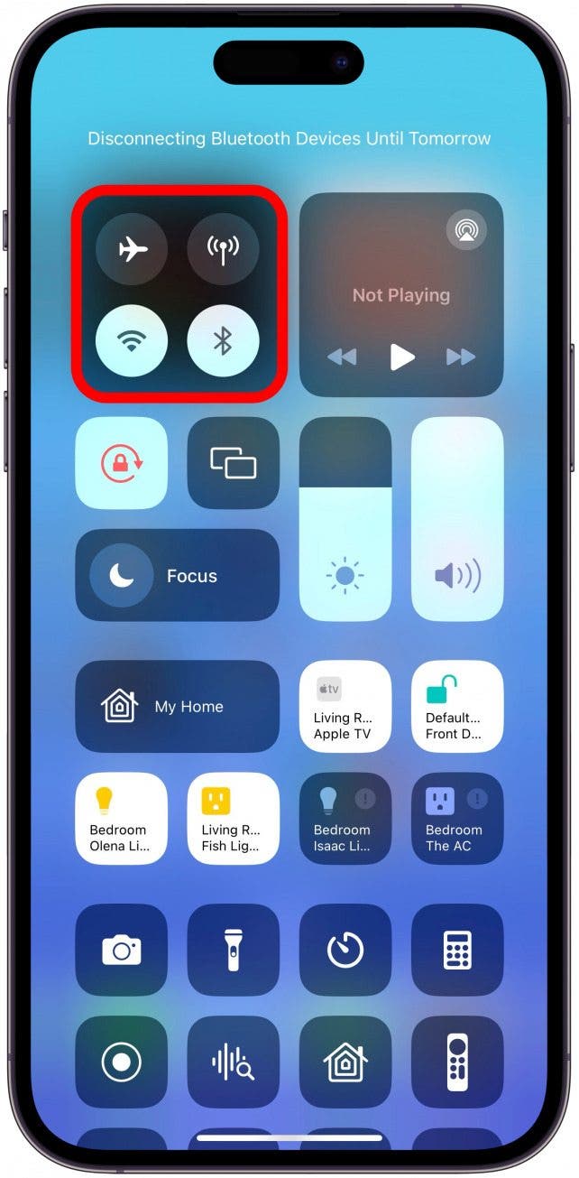 Désactivez vos réseaux Wi-Fi, cellulaire et Bluetooth sur votre iPhone, attendez 30 secondes, puis rallumez-les.