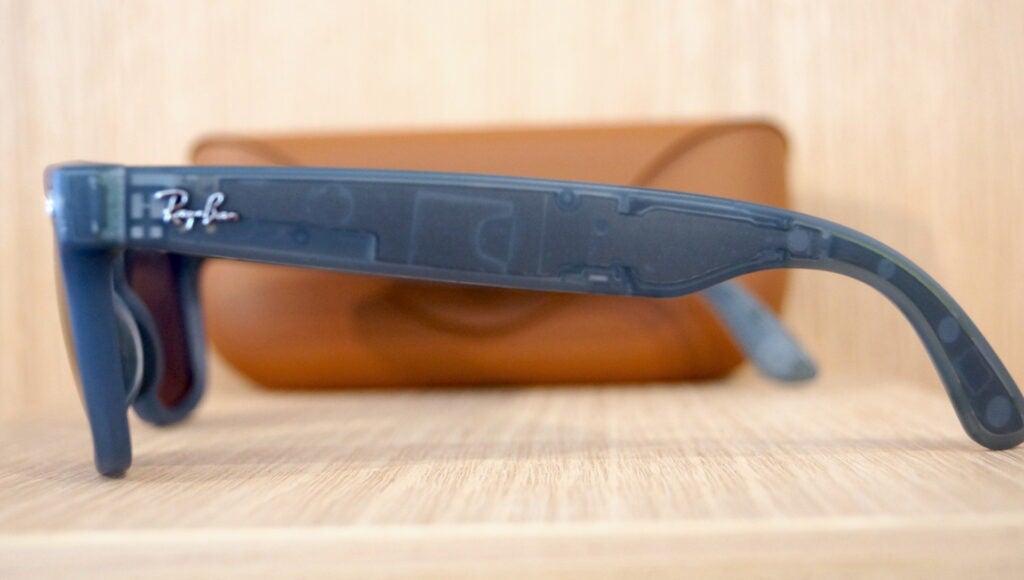 Vue latérale des lunettes Meta Ray-Ban