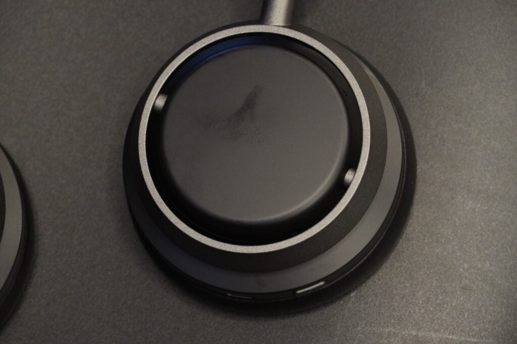 Gros plan sur l'écouteur Philips Fidelio L4