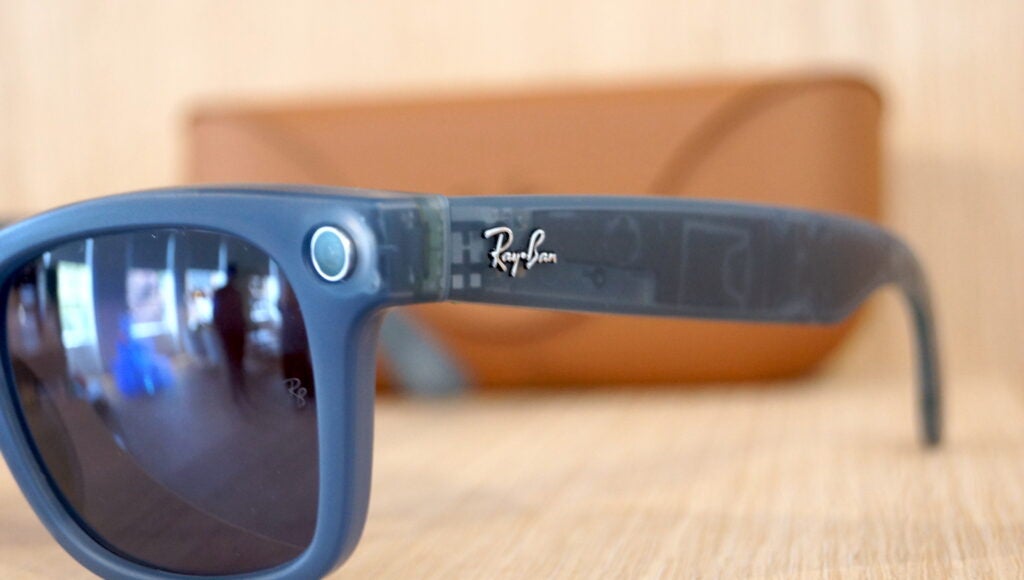 Logo des lunettes Ray-Ban Meta sur le côté