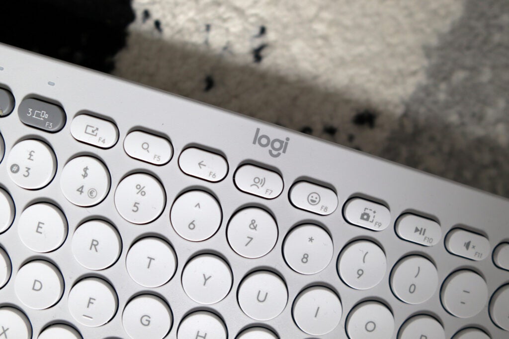 Haut - Logitech Pebble Keys 2 K380s