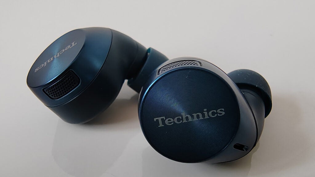 Rainure et logo Technics AZ60