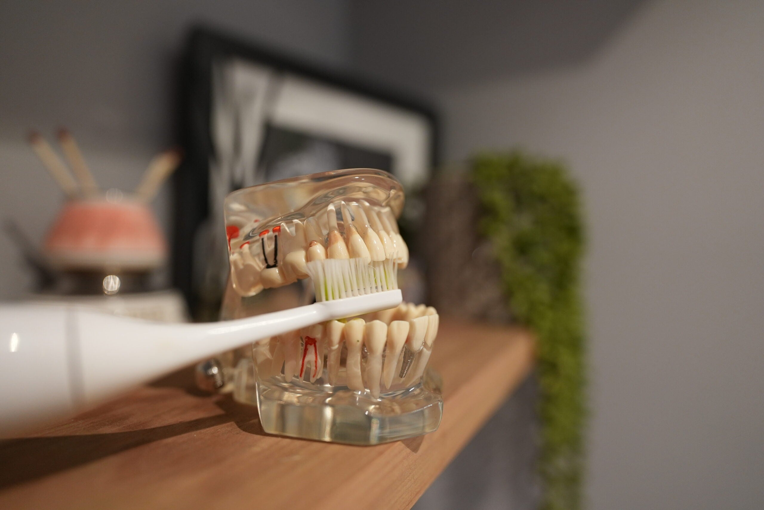 Silk'n ToothWave nettoie les fausses dents