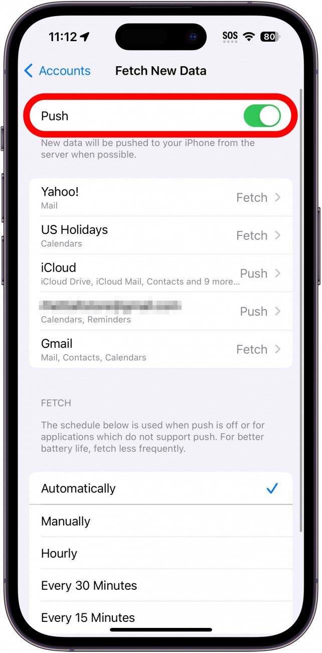 Paramètres de récupération de messagerie iPhone avec bouton poussoir entouré en rouge