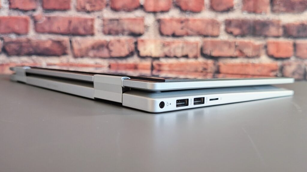 HP Pavilion x360 - Charnières et USB-A