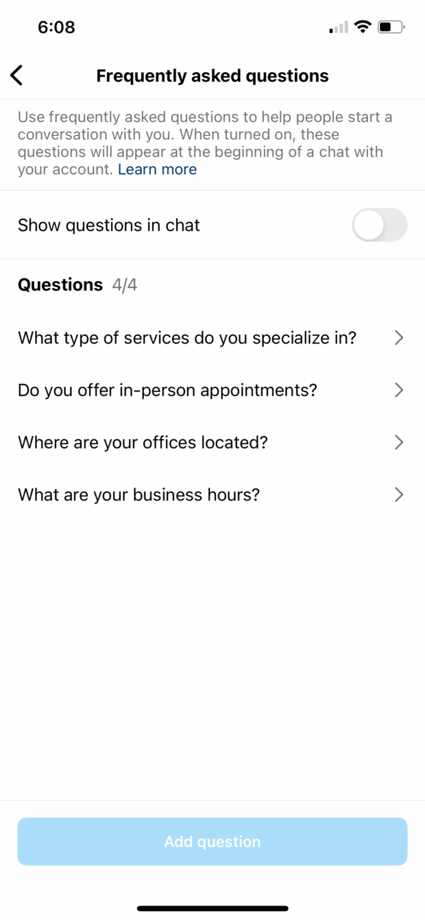 Le menu des questions fréquemment posées. Cela montre des exemples de questions (comme « Dans quel type de services vous spécialisez-vous ? »)