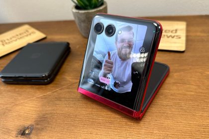 Le Razr 40 Ultra est desormais livre avec des ecouteurs