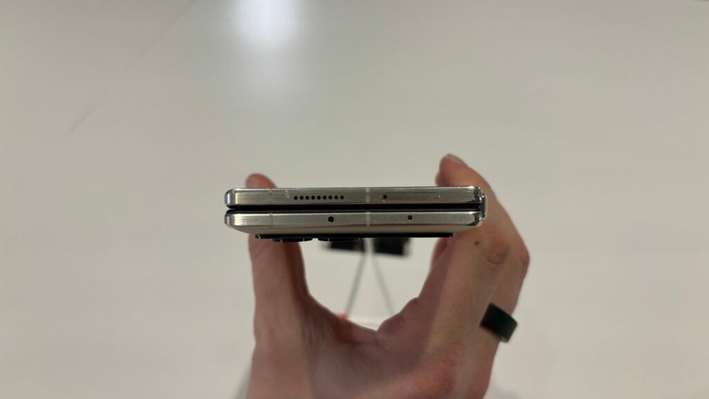 Xiaomi Mix Fold 3 latéral