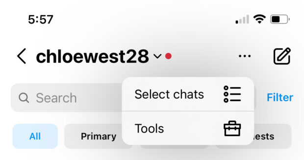 Sélectionnez Outils dans le coin supérieur droit de votre tableau de bord de messages.