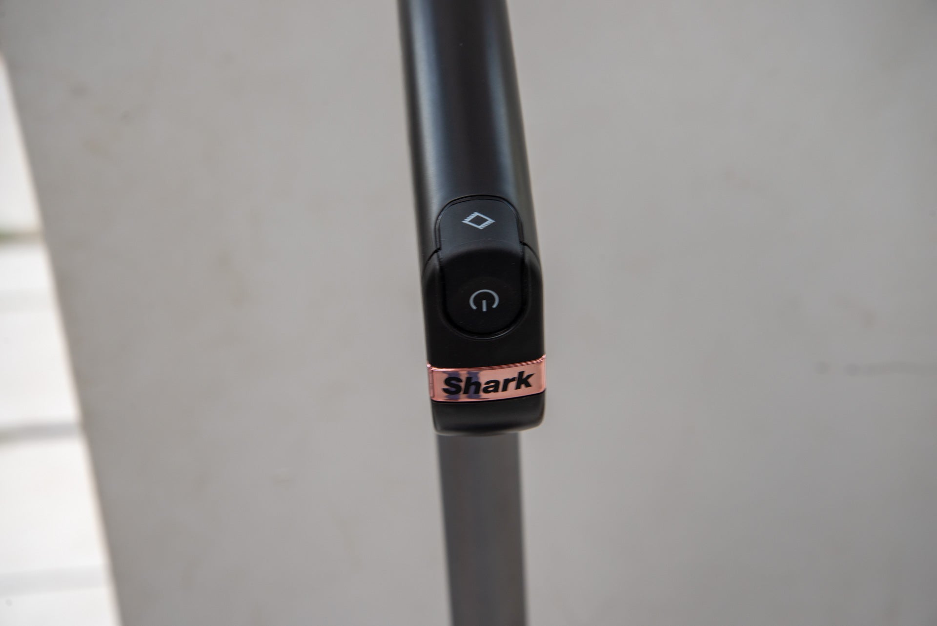 Commandes du nettoyeur de sols durs sans fil Shark HydroVac WD210UK