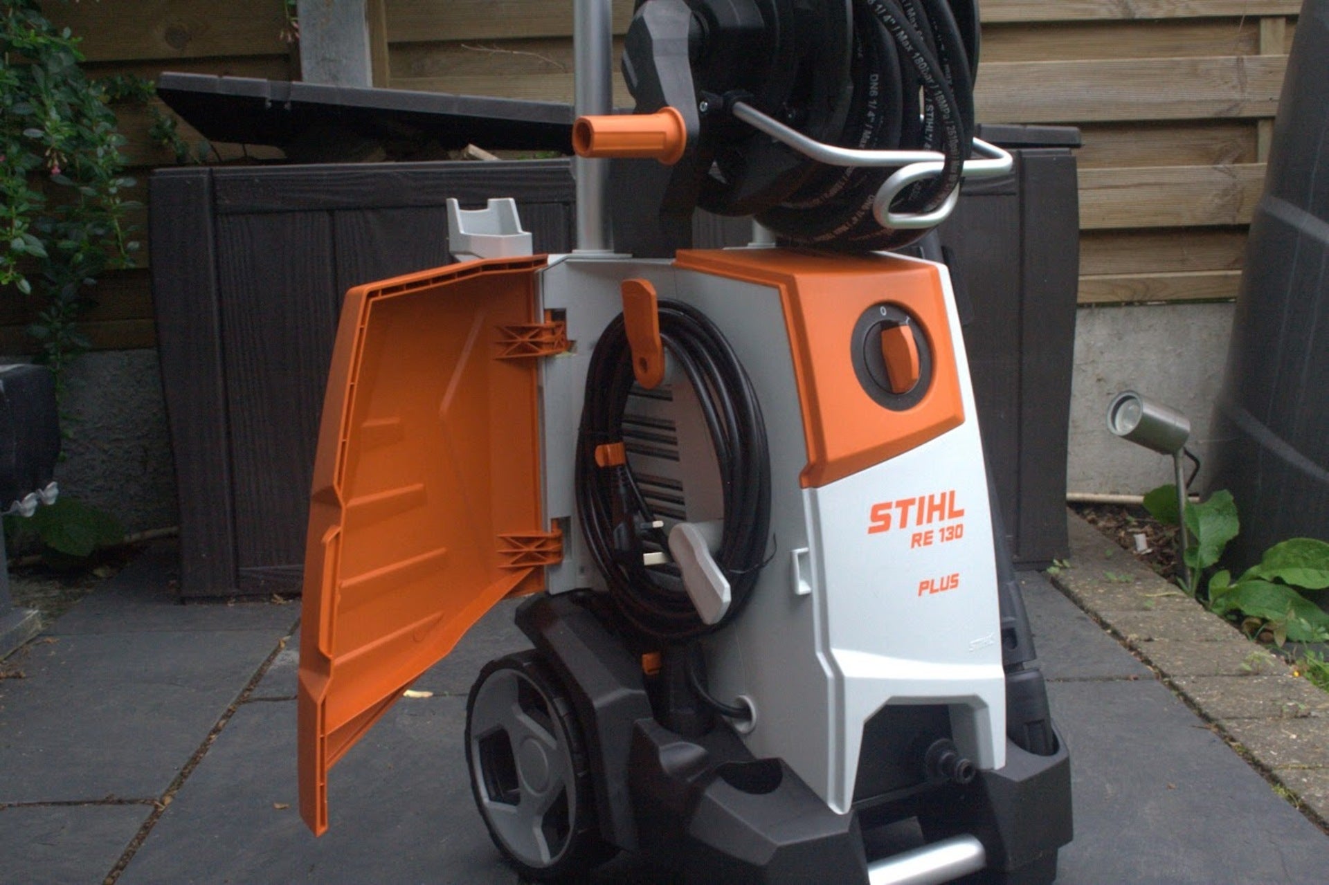 Rangement du câble d'alimentation Stihl RE 130 Plus