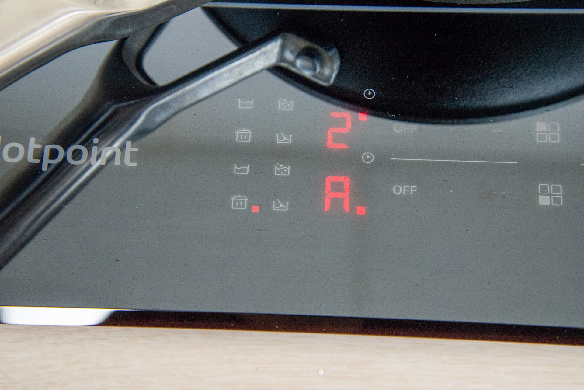 Cuisson automatique Hotpoint CleanProtect TB2560CCPBF