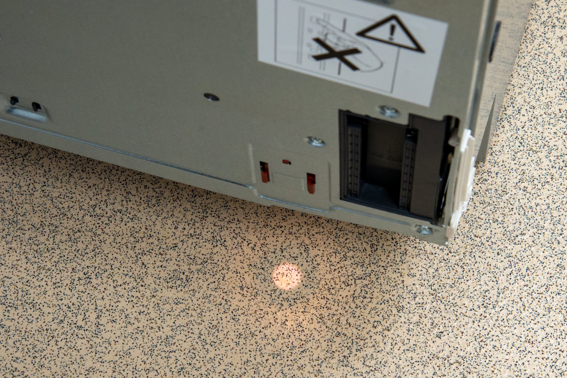Hotpoint Hydroforce H8I HT59 LS UK LED au sol