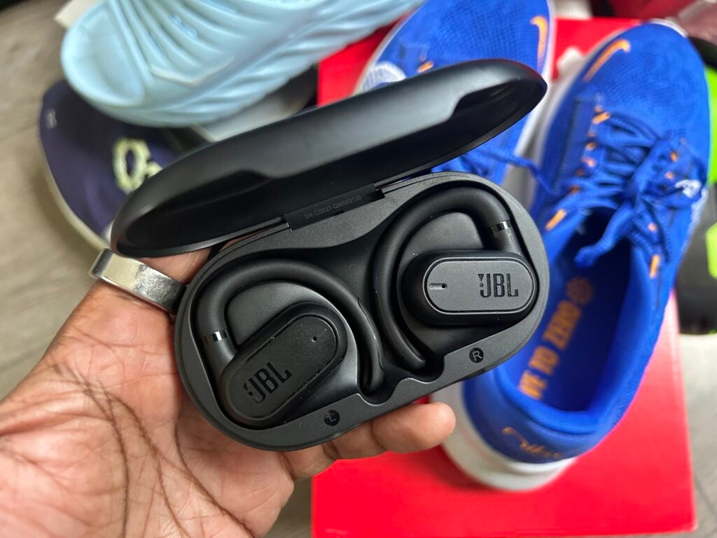 JBL Soundgear Sense sur les baskets