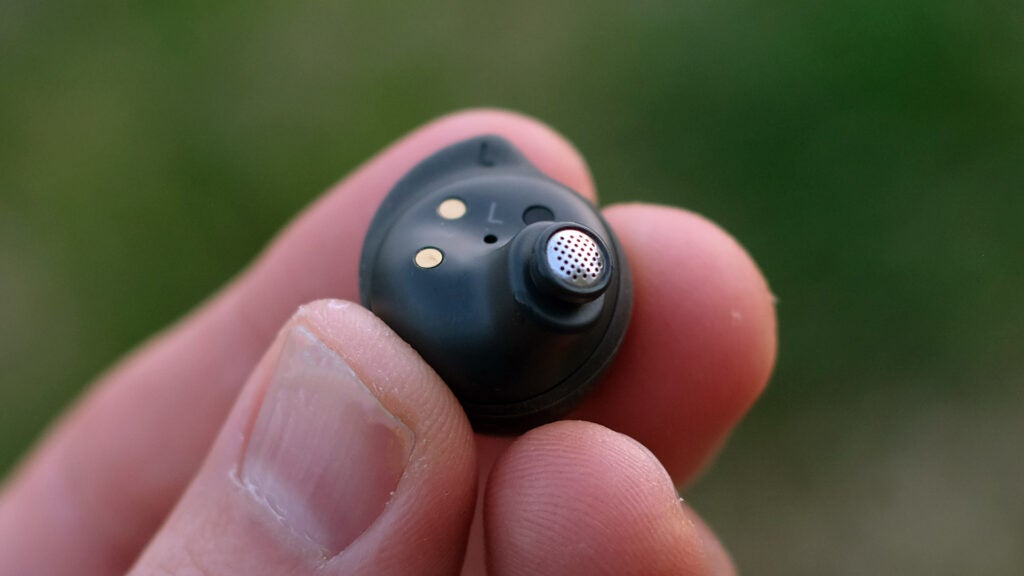 Gros plan sur les écouteurs Samsung Galaxy Buds FE