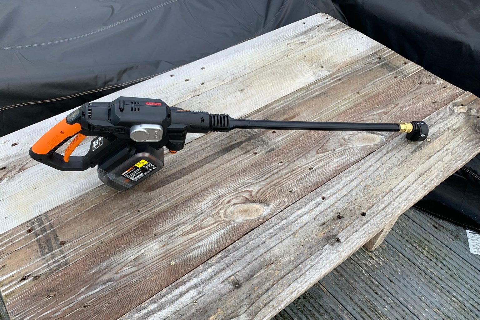 1702095893 Examen du Worx HydroShot WG633E