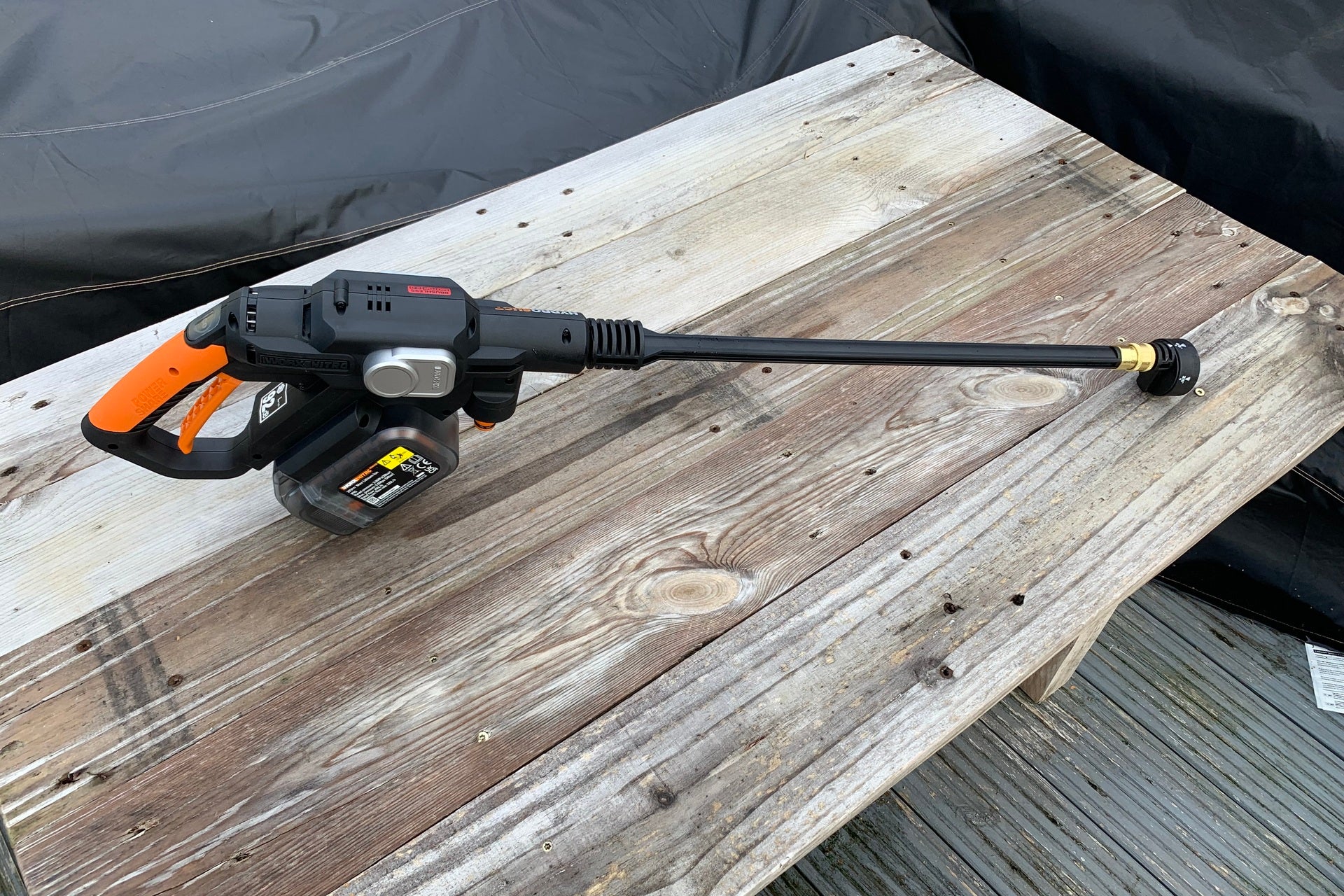 1702095893 Examen du Worx HydroShot WG633E