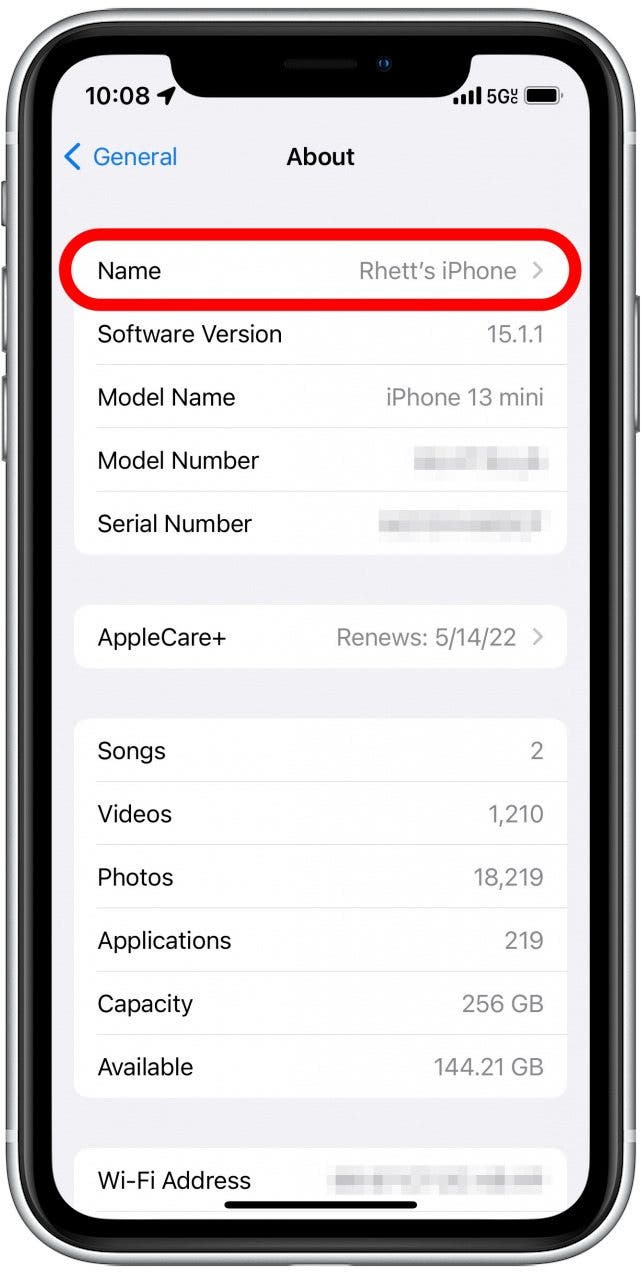 Appuyez sur le nom de votre iPhone pour le modifier.
