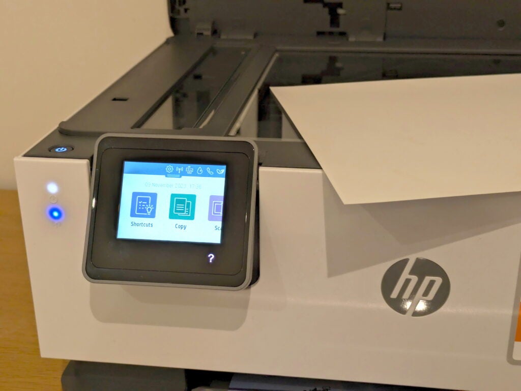 Photo détaillée montrant la platine du scanner sans lèvres