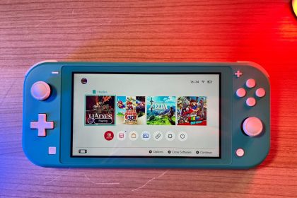 Ce pack phenomenal Switch Lite comprend 2 jeux gratuits