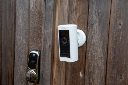 1704484903 Examen de la Ring Stick Up Cam Pro