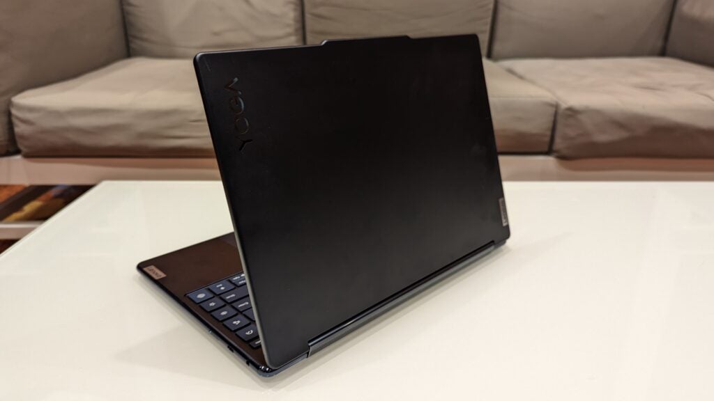 Lenovo Yoga 9i 2-en-1 (2024) arrière