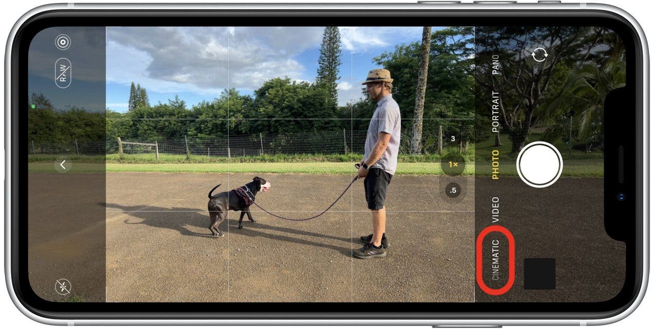 Appuyez sur CINEMATIC ou faites glisser votre doigt depuis la PHOTO par défaut jusqu'à ce que vous y arriviez - comment filmer une vidéo avec un téléphone