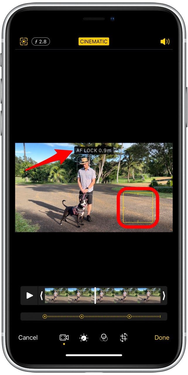 Pour verrouiller la mise au point à une distance spécifique de l'appareil photo, vous pouvez toucher et maintenir l'écran jusqu'à ce que AF LOCK apparaisse.