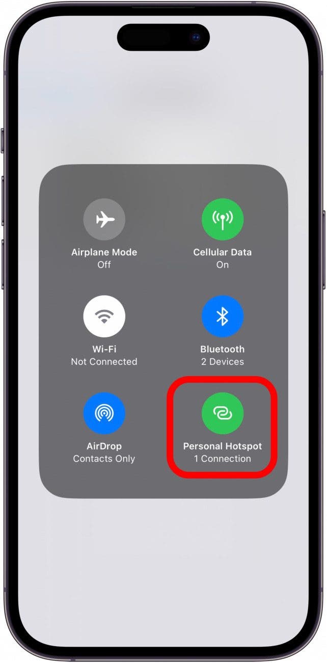 Le centre de contrôle de l'iPhone bascule avec l'icône de point d'accès entourée en rouge, montrant 1 appareil connecté