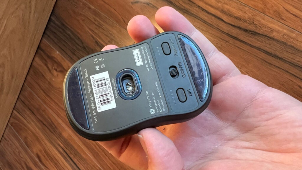 Le dessous du Keychron M4 4K.