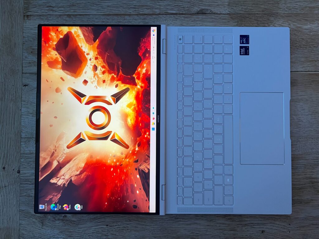 Honor MagicBook Pro 16 couché à 180 degrés
