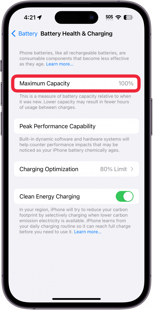 écran de santé de la batterie de l'iphone avec un cadre rouge autour de la capacité maximale qui est à 100 %