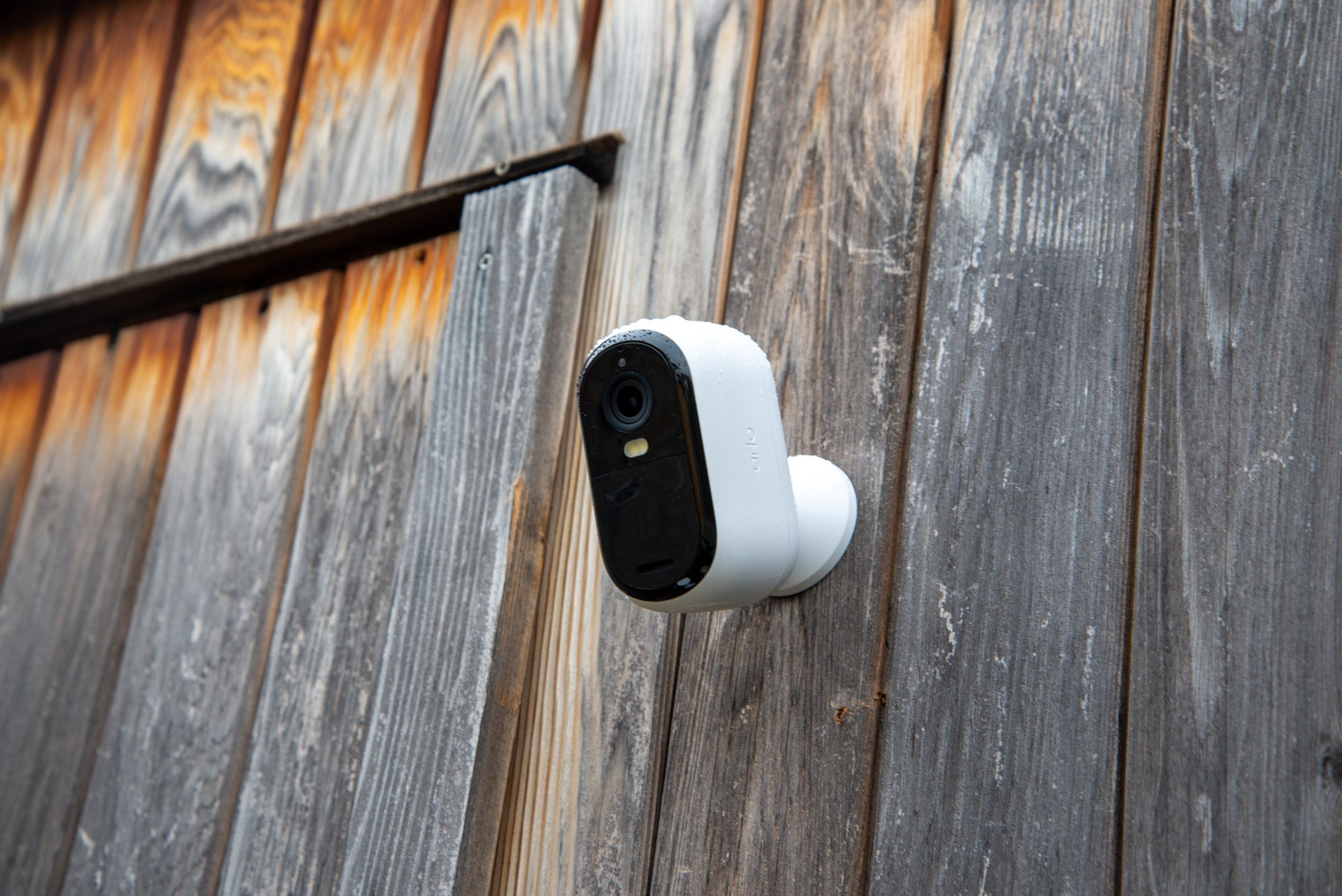1711435712 Examen de la camera exterieure Arlo Essential 2K