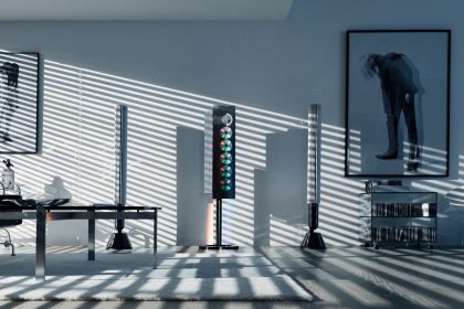 1713945675 Le systeme musical Beosystem 9000c de Bang and Olfusen surgit