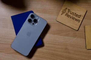 iPhone 15 Pro Max « comme neuf » pour 899 £