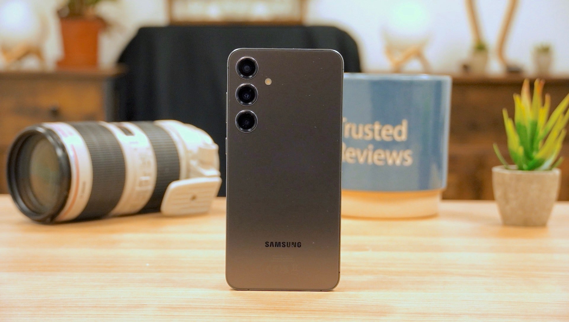 Samsung Galaxy S24 Plus sur une table