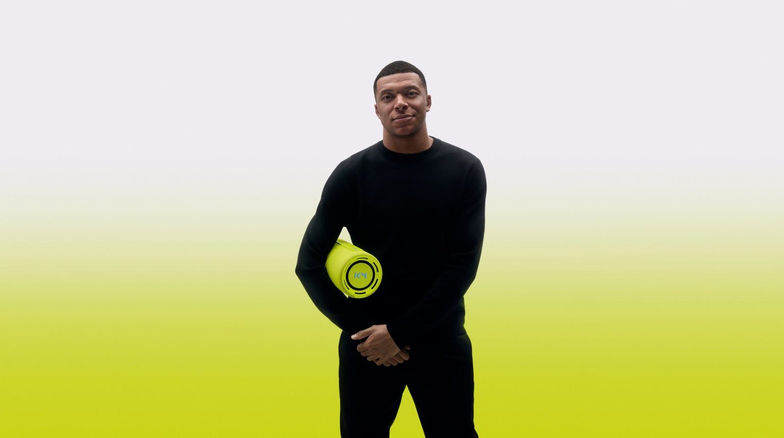1715336700 Loewe presente Kylian Mbappe sur le theme We Enceinte Bluetooth