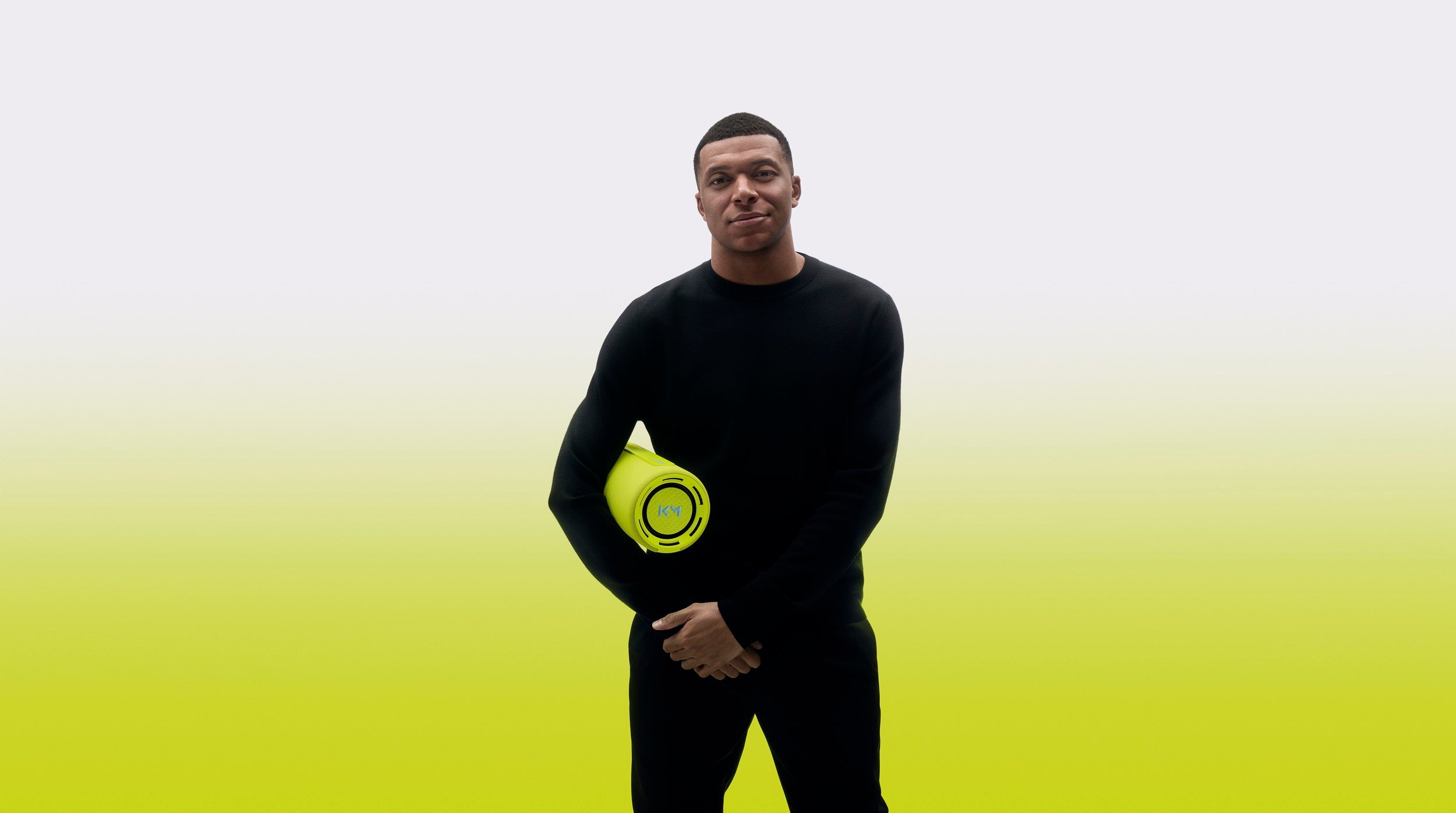 1715336700 Loewe presente Kylian Mbappe sur le theme We Enceinte Bluetooth