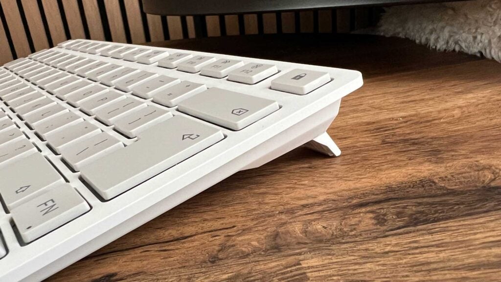 Les pieds du Cherry KW 7100 Mini BT.