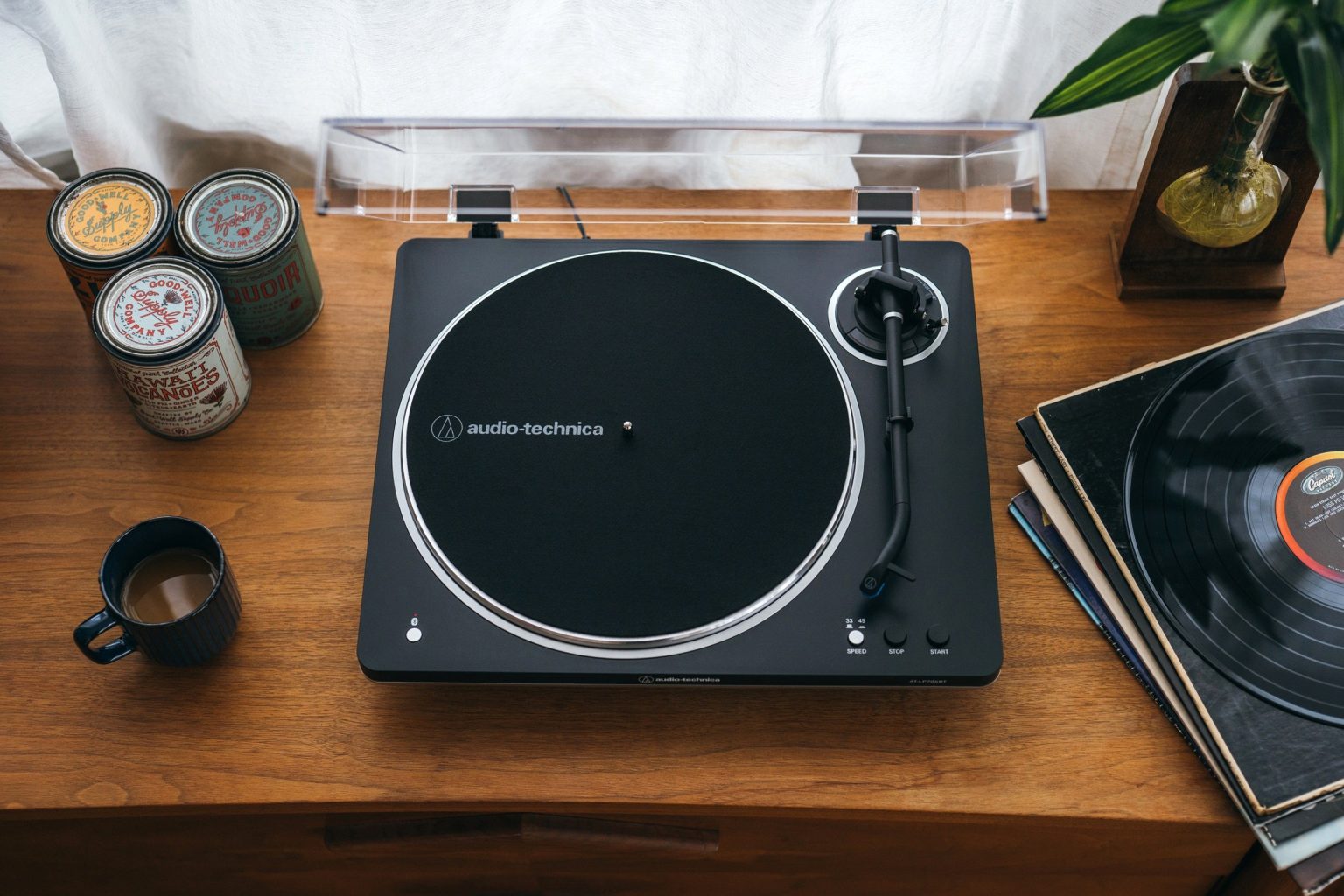 1722435150 LAT LP70xBT dAudio Technica est la platine vinyle ultime pour debutants