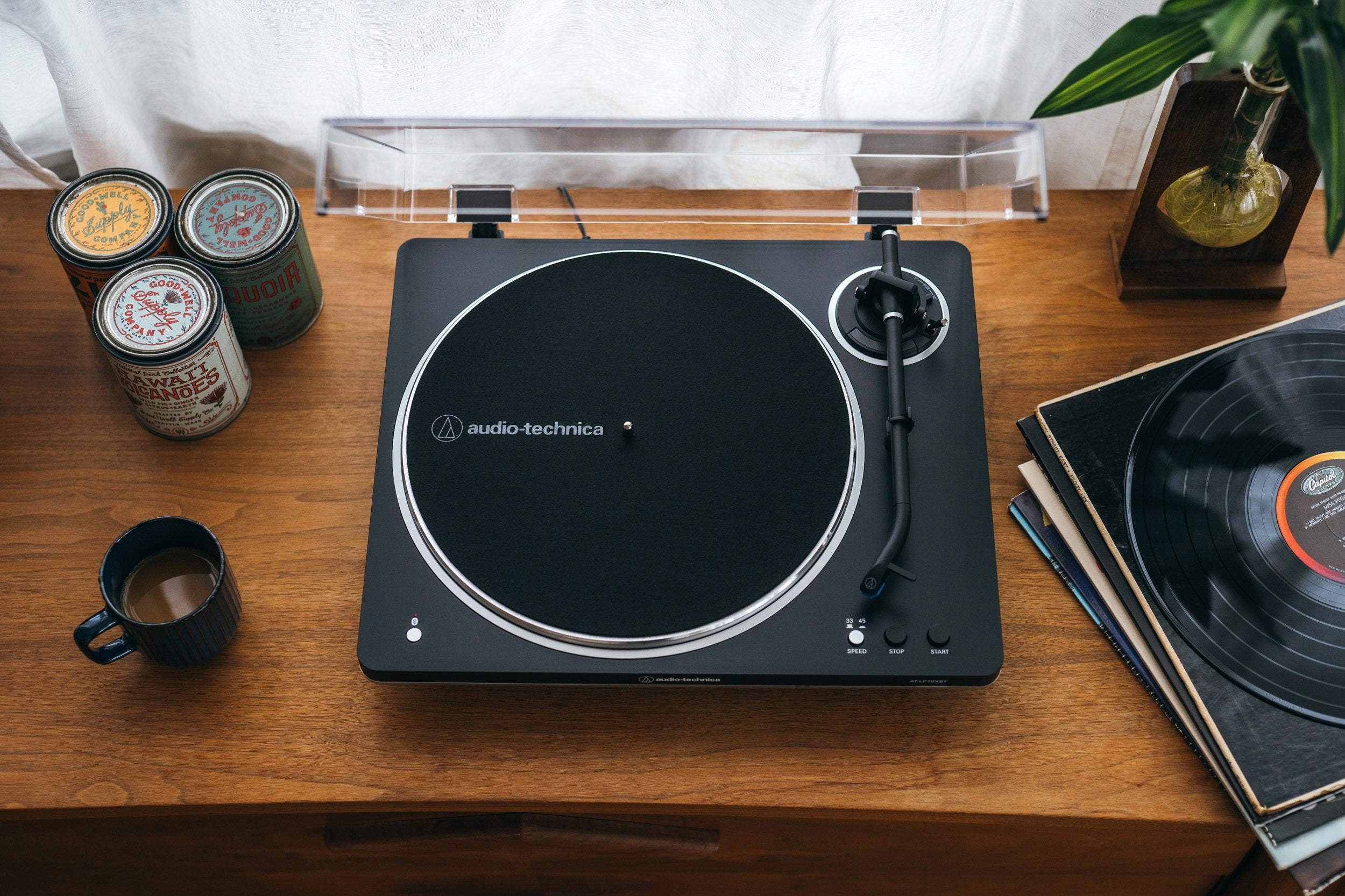 1722435150 LAT LP70xBT dAudio Technica est la platine vinyle ultime pour debutants