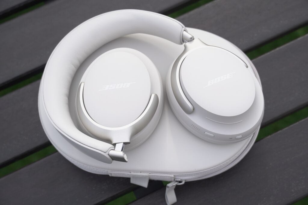 Casque Bose QuietComfort Ultra au design réduit