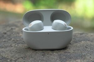Les Sony WF-1000XM5 sont enfin tombés sous la barre des 200 £